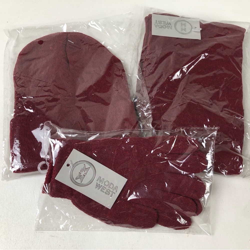 Knit Scarf Hat and Gloves Set Moda West Flexible Stretch NWT Burgundy